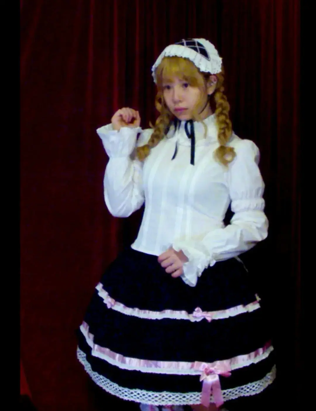 Poodle Poker, oval headdress